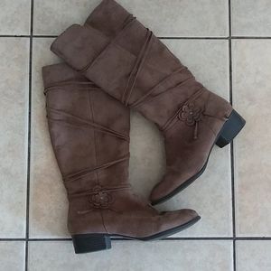 Young Ladies Brown Boots